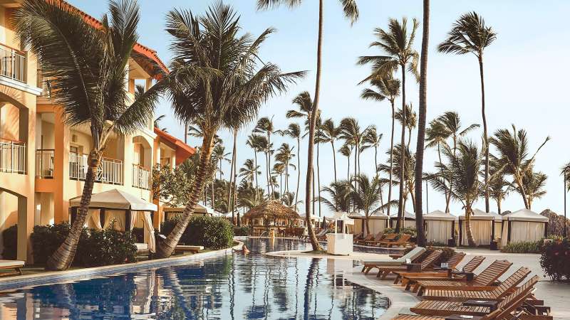 7 Classic All-American Hotels Perfect for a Summer Vacation